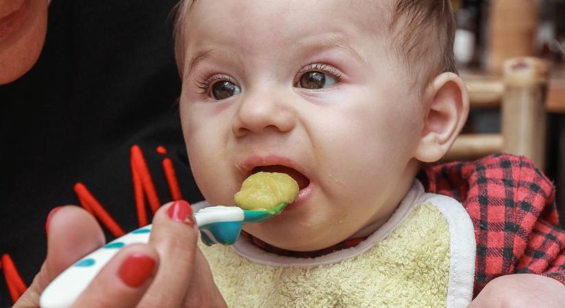 Rémület Ausztriában, Magyarország is érintett – zsarolás is lehet a mérgezett bébiételes ügy mögött