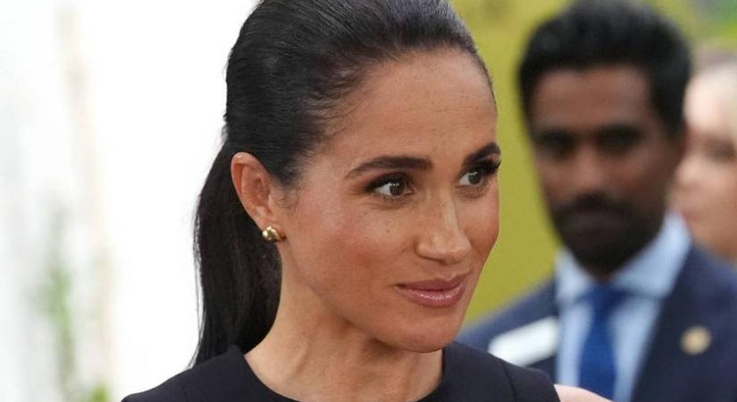 Meghan hercegné úgy nézett a nőre, mint a véres rongyra: egy ártatlan gesztus miatt ölte meg a szemével