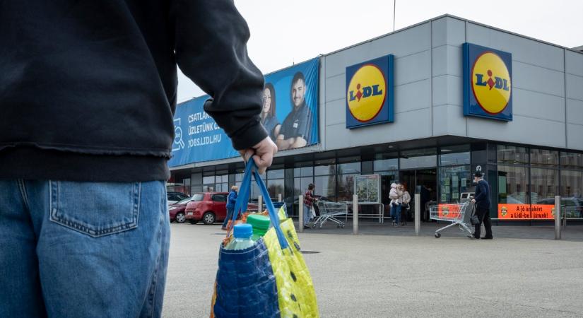 Béremelést jelentett be a Lidl - Mutatjuk, mennyit kereshet egy kezdő dolgozó a vállalatnál