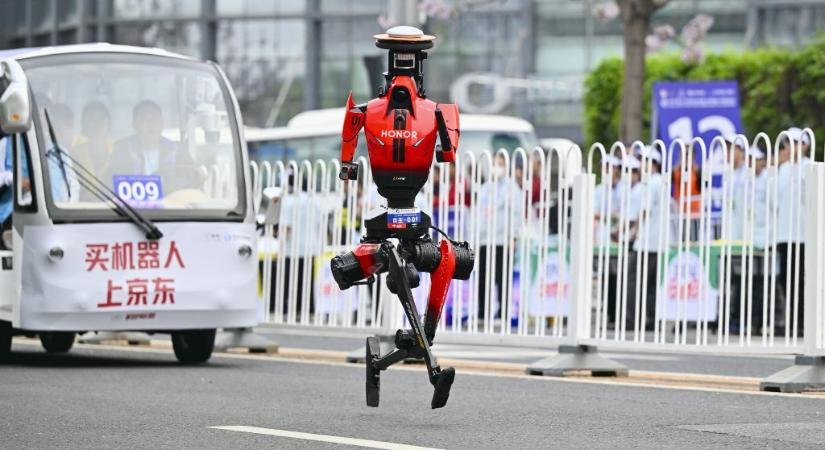 Megdöntötte egy robot a félmaraton emberi rekordját