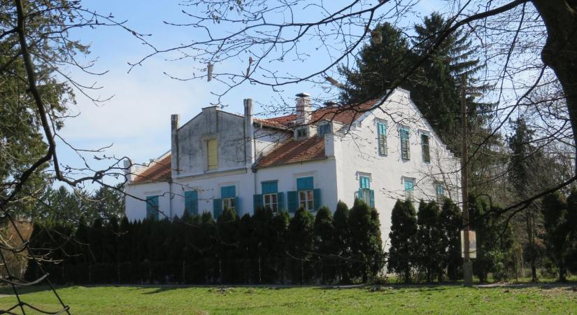 Egy történelmi kerti parti Táplánszentkereszten - a főnemesek és mágnások mellett ott volt a Savaria Futball Club csapata is