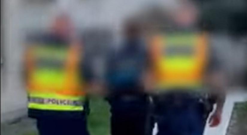 A nyílt utcán rabolt ki egy 80 éves embert Debrecenben