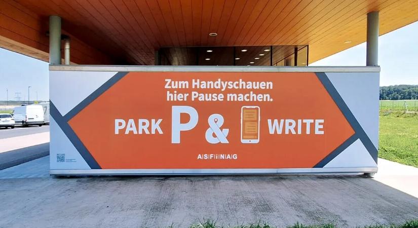 Furcsa táblák jelentek meg az osztrák autópályán