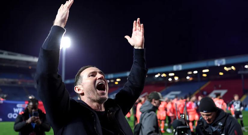 Frank Lampard a feljutás mellé megkapta az év edzője címet is a Championshipben
