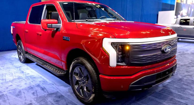 Nagy a baj: milliós nagyságrendű jármű-visszahívást rendelt el a Ford