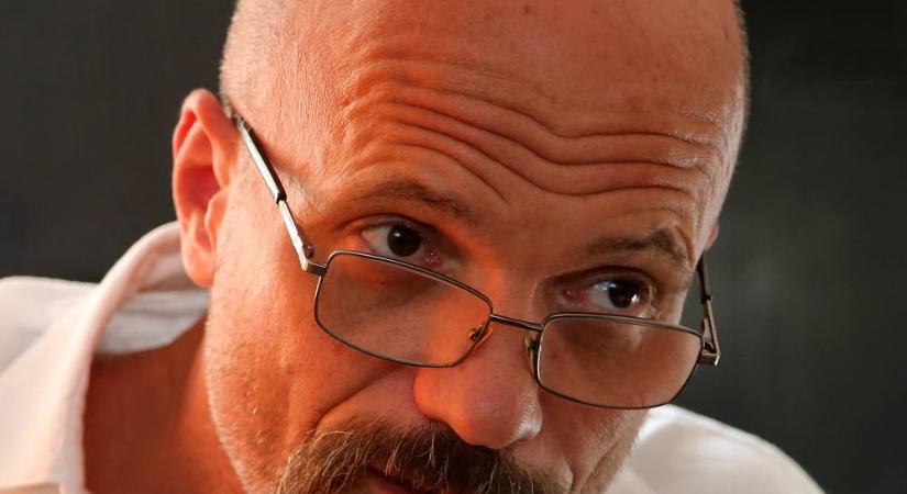 Zacher Gábor egy percben tanít életet menteni – VIDEÓ