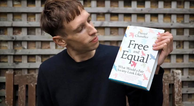 Egy könyv, amely segít méltányos társadalmat kialakítani