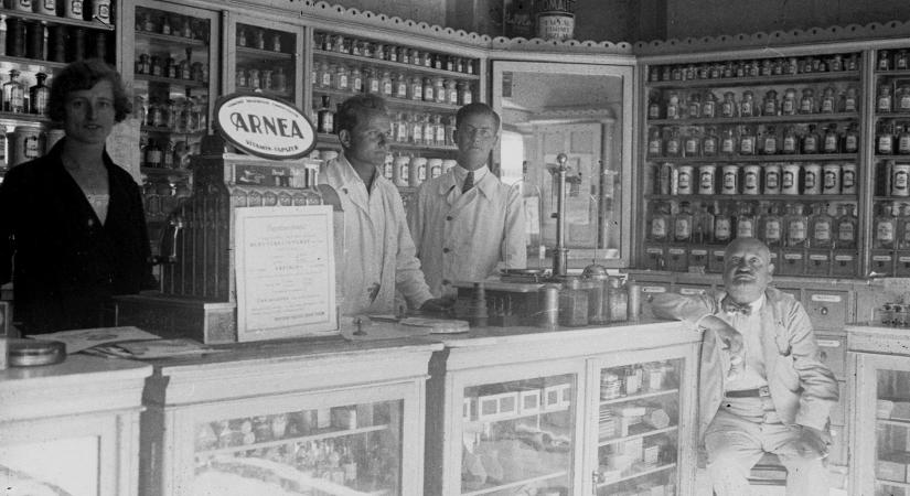 Így lett a Sas patika pincéjéből világsiker – az Index a Richter 125 évét idézi fel