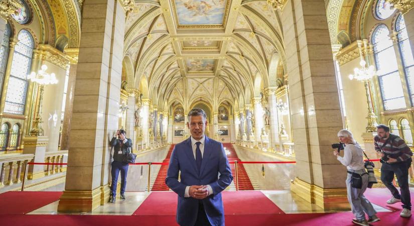 Magyar Péter bejelenti kormányának első hét miniszterét - élő