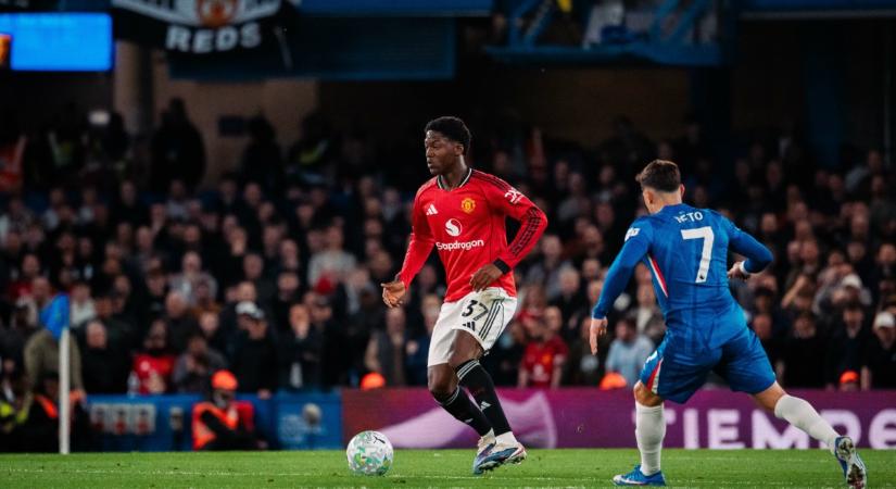 Hosszú távú szerződéssel marasztalná fiatal játékosát a Manchester United – sajtóhír