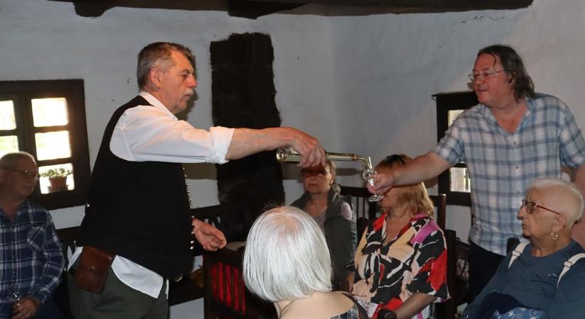 A papi lekvár pálinka is jól csúszott – a szégyenital titkai (galéria, videó)