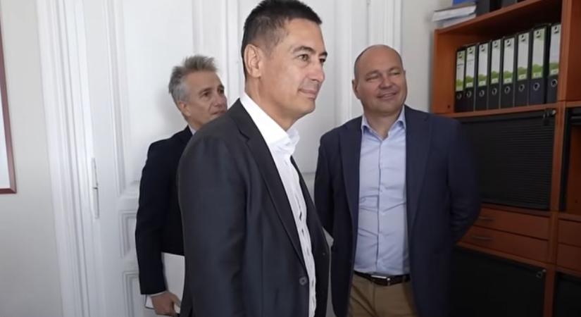 Kidobták a NER-es „vállalkozót” a polgármester irodájából