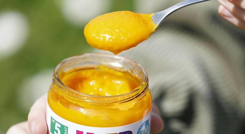 Pánikban az üzletek: mérget csempészhettek a bébiételekbe