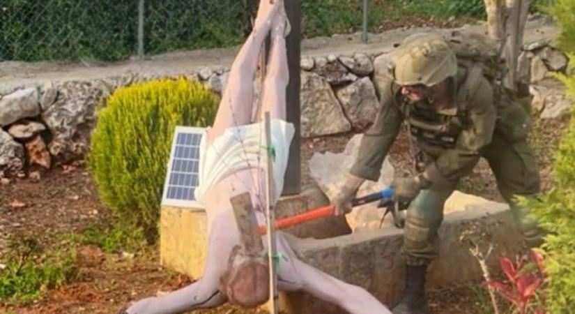 Futótűzként terjed a hír: kalapáccsal esett neki egy Jézus-szobornak egy izraeli katona