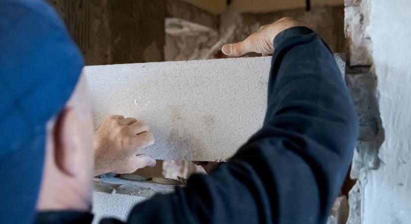 Teljesen felfüggesztik a maximum 10 millió forintos otthonfelújítási programot