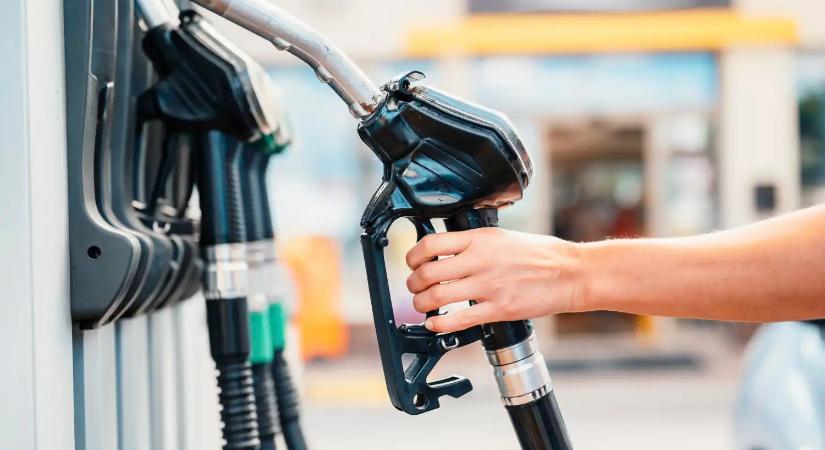 Tovább csökken az üzemanyagok ára, eddig nem jött be a Fidesz riogatása