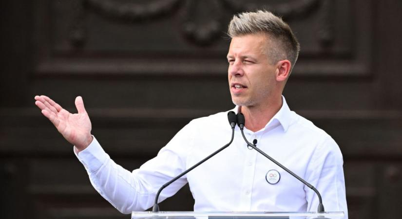 Rendkívüli dolgot szúrtak ki a netezők Magyar Péter sajtótájékoztatóján, de van rá magyarázat