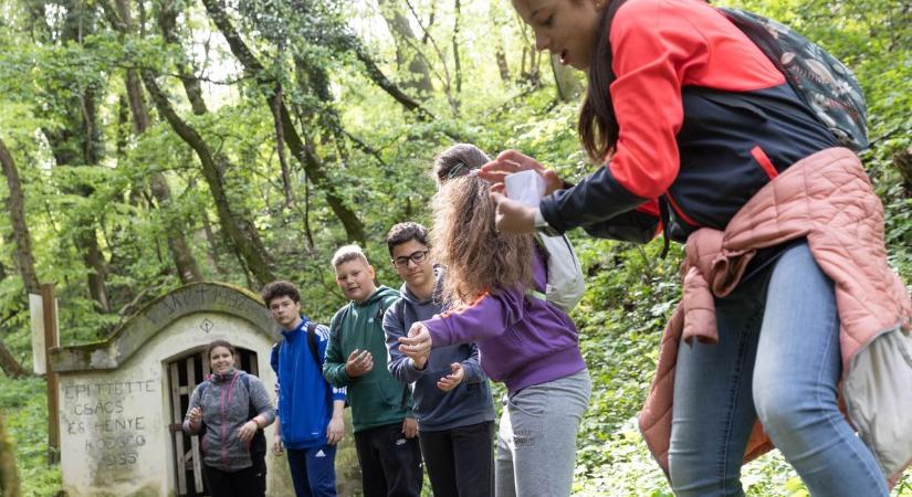 Hallottál a zalai Bóri-várról és annak kincséről? Gyerekek indultak a legendák nyomába (galéria, videó)