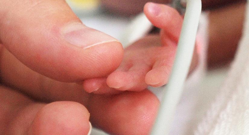 A műanyagokban található vegyi anyagok állhatnak a koraszülések mögött
