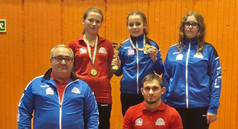 Külföldön és itthon is jól szerepeltek a félegyházi birkózók