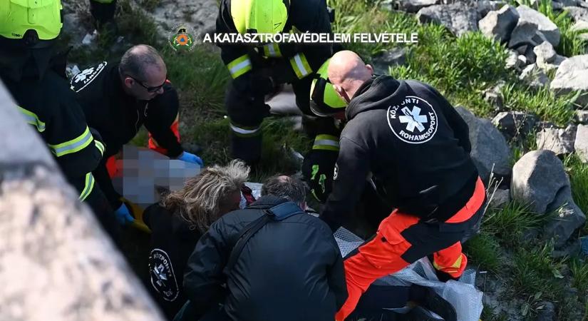 A rakpartra zuhant egy idős nő, drámai mentés zajlott a Dunánál – videóval