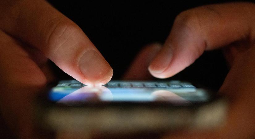 Eredményt hoz a digitális detox, hacsak két hétre kiiktatod a közösségi médiát, tíz éves „agykárosodás” következményei válnak visszafordítható folyamattá