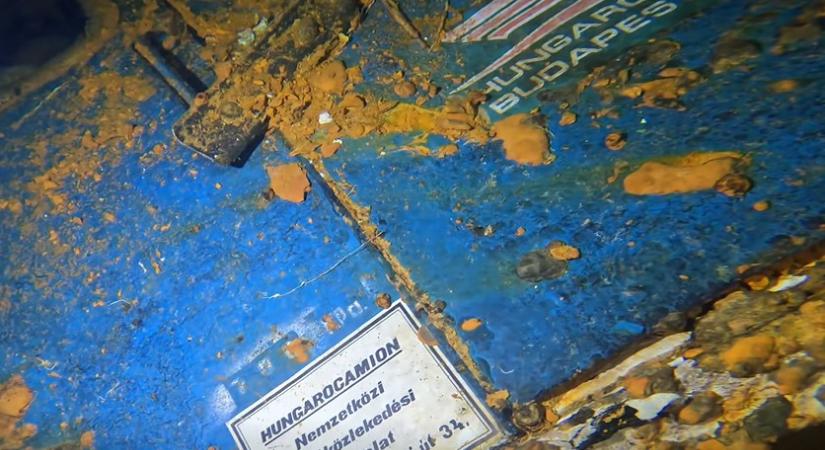 Hullámsírban nyugszanak a magyar kamionok: ezt találták a Zenobia belsejében 42 méter mélyen