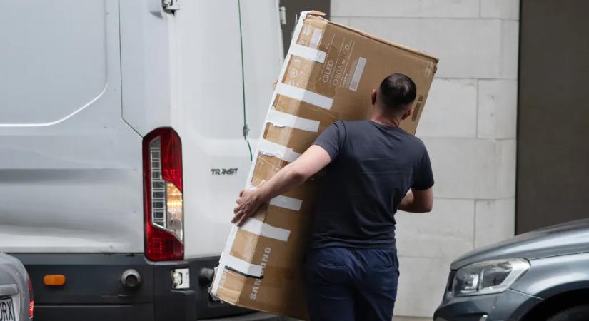 Tévé féláron, fülhallgató negyedáron? Nem mese, ilyen is létezik