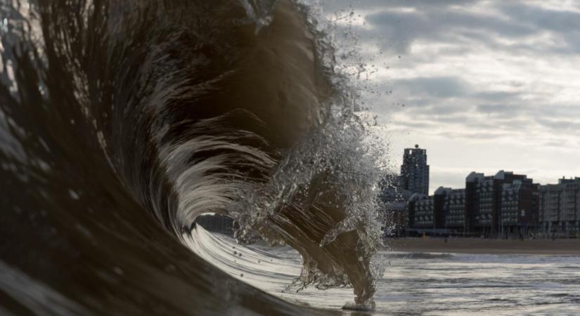 Pusztító földrengés sújtotta Japánt: Sürgős szökőárriadót adtak ki