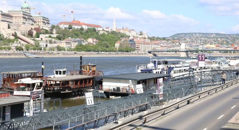Most érkezett: sziklákra zuhant egy ember a Belgrád rakparton
