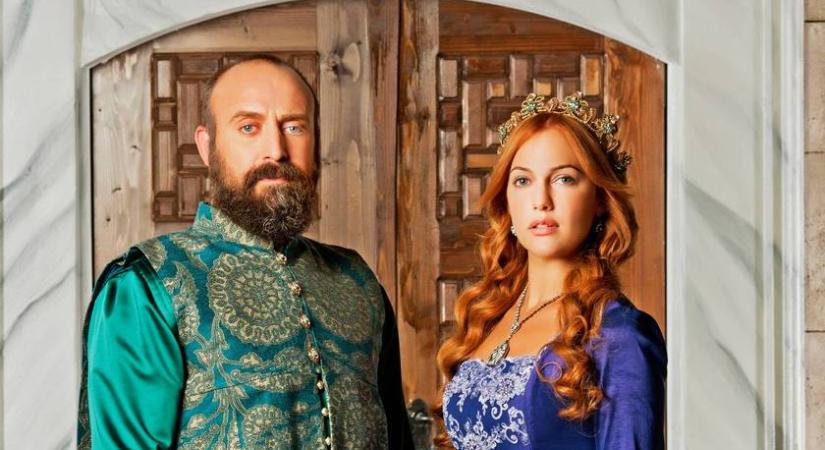 A Szulejmán címszereplője és Hürremje 15 éve és most: ennyit öregedett Meryem Uzerli és Halit Ergenç