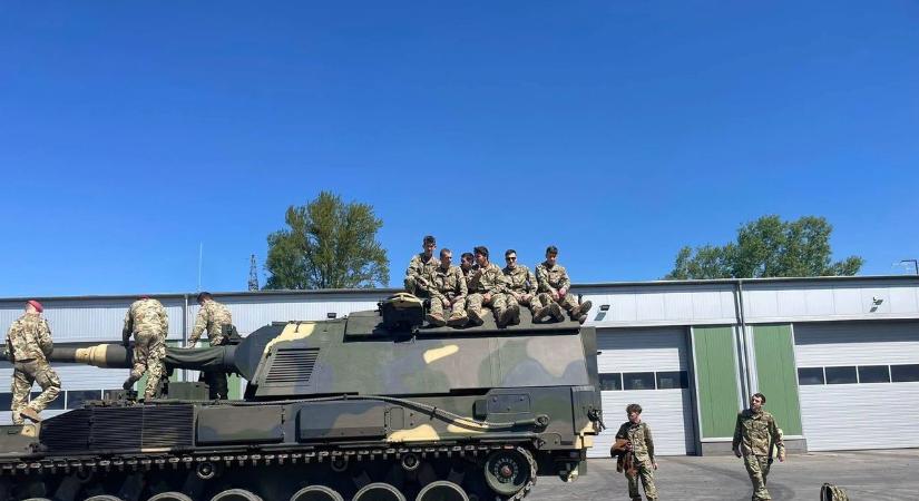 Virtuális csatatér és valódi tűzerő: modern haditechnikával ismerkedtek a szentesi kadétok