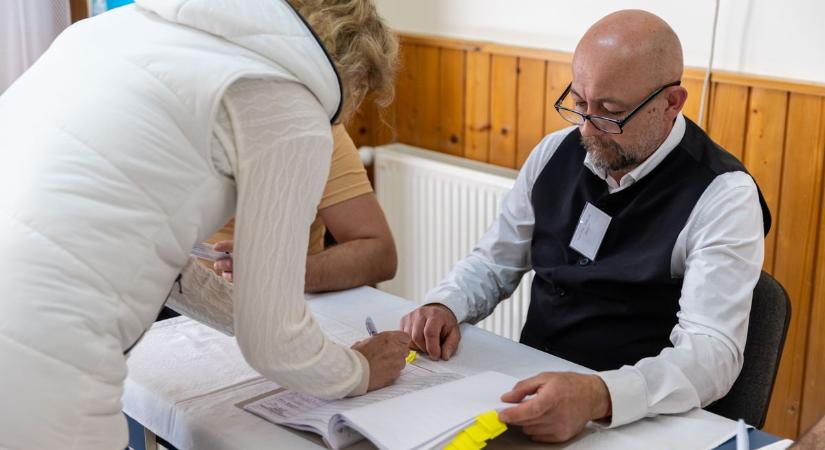 Teljes a választási kép: így változtatták meg a végeredményt az átjelentkezők szavazatai