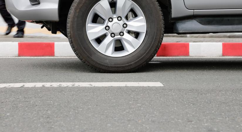 Sok autós rosszul tudja: a stoptáblánál nem elég „csak lassítani” – komoly büntetés lehet belőle