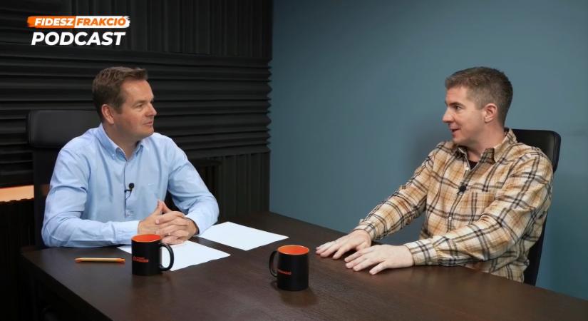 Kocsis Máté szerint a Tisza nem fogja tudni kiszolgálni a konzervatív szavazókat, mert „ott fog legyeskedni Iványi Gábor”