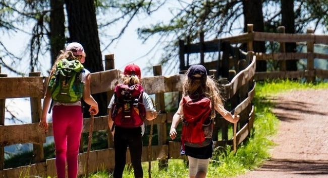 Tavaszi kirándulás: a magyarok fele havonta útnak indul - ezek a legnépszerűbb programok