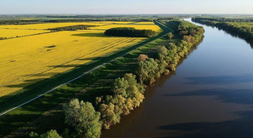 Záporok érkeznek észak felől, napokig hűvös lesz