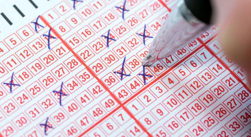 Csoda vagy tiszta matek? Megnéztük, mekkora esély volt a múlt heti 7,8 milliárdos lottósöprésre, ami Mészáros Lőrinc vagyona mellett még mindig csak kerekítési hiba