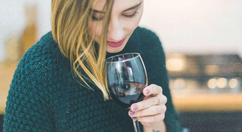 Az a „jól megérdemelt” pohár bor: mit nem látunk a középkorú nők ivási szokásai mögött?