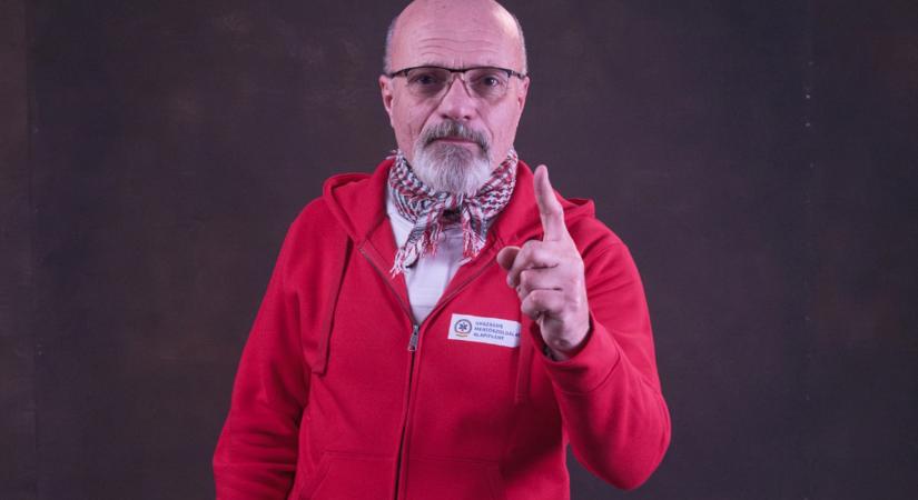 „Ha rajtad múlik az élete…” – Zacher Gábor egy percben tanít életet menteni