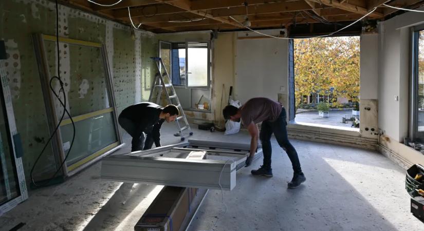 Teljesen felfüggesztik az 55 millió forintos otthonfelújítási programot