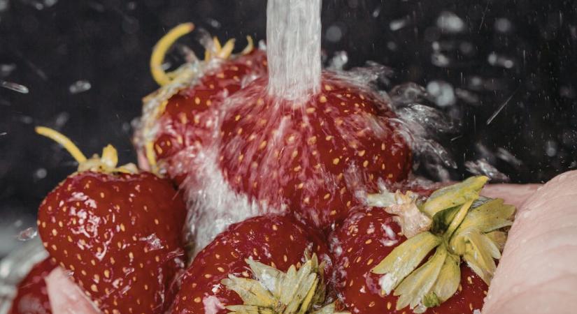 Hepatitis A az epertől? Így mosd meg a gyümölcsöt, hogy elkerüld a fertőzést!