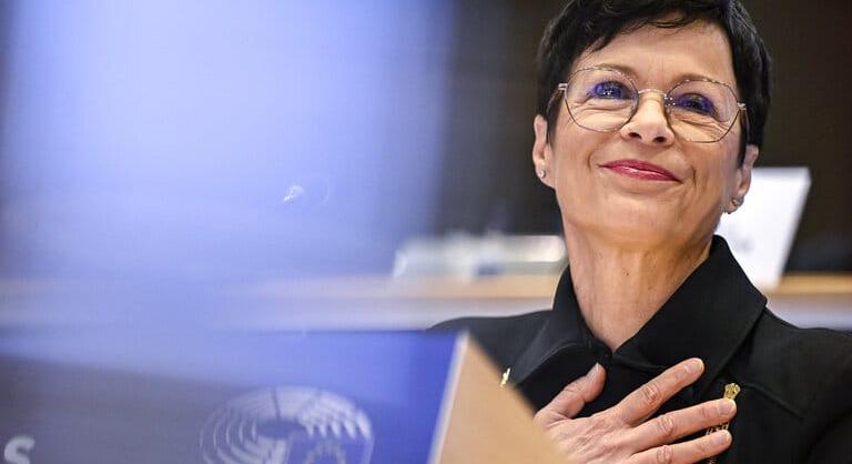 A bővítési biztos óv a trójai falovaktól