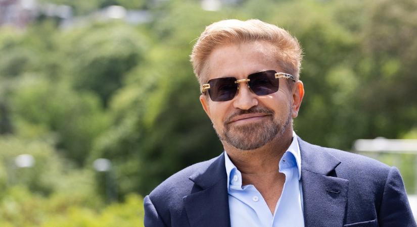 A tűzpiros Ferrari után itt a narancs Lambó-dal: Jákob Zoltánt megihlette az új, méregdrága sportkocsija