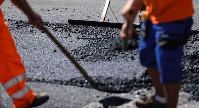 Közlekedési fennakadások várhatók, de ennek örülhetnek az ott lakók: útfelújítás, majd' egy kilométer hosszan