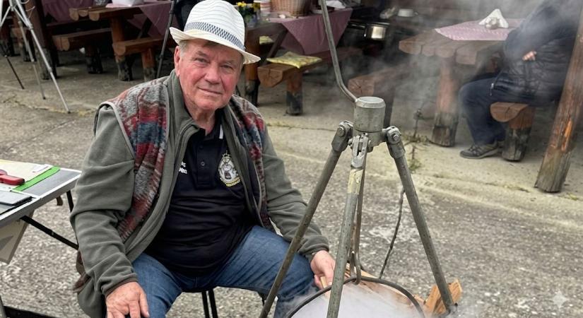 Büszkék lehetnek a bajaiak: két helyi mester mutatta meg a nemzeti találkozón, milyen az igazi halászlé