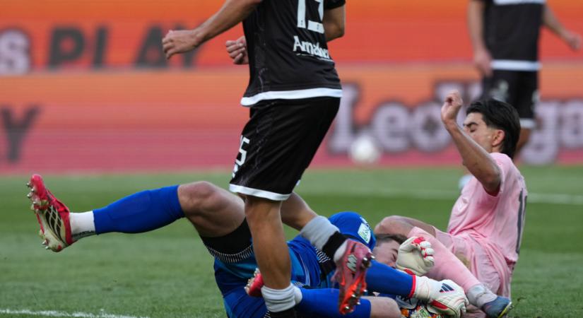 Eltörte a nyakát a Serie B-csapat kapusa egy ütközés miatt