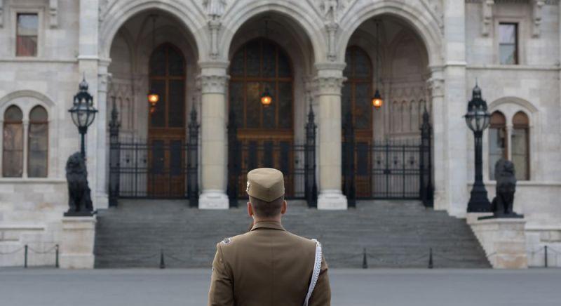 Ruszin-Szendi Romulusz üzent leendő baj-társainak