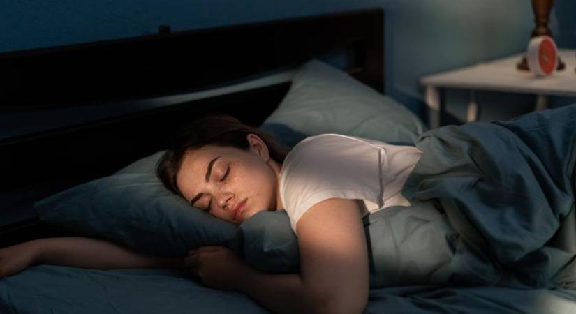 A napi 8 órás egybefüggő alvás nem is annyira természetes – Elmondjuk, miért