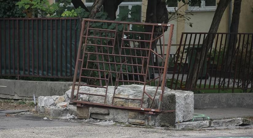 Kőkerítés dőlt a 9 éves fiúra, nem élte túl: nem kerül börtönbe a felelős